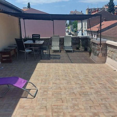 Apartment In Centre With Huge Terace Пула Екстериор снимка