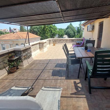 Apartment In Centre With Huge Terace Пула Екстериор снимка