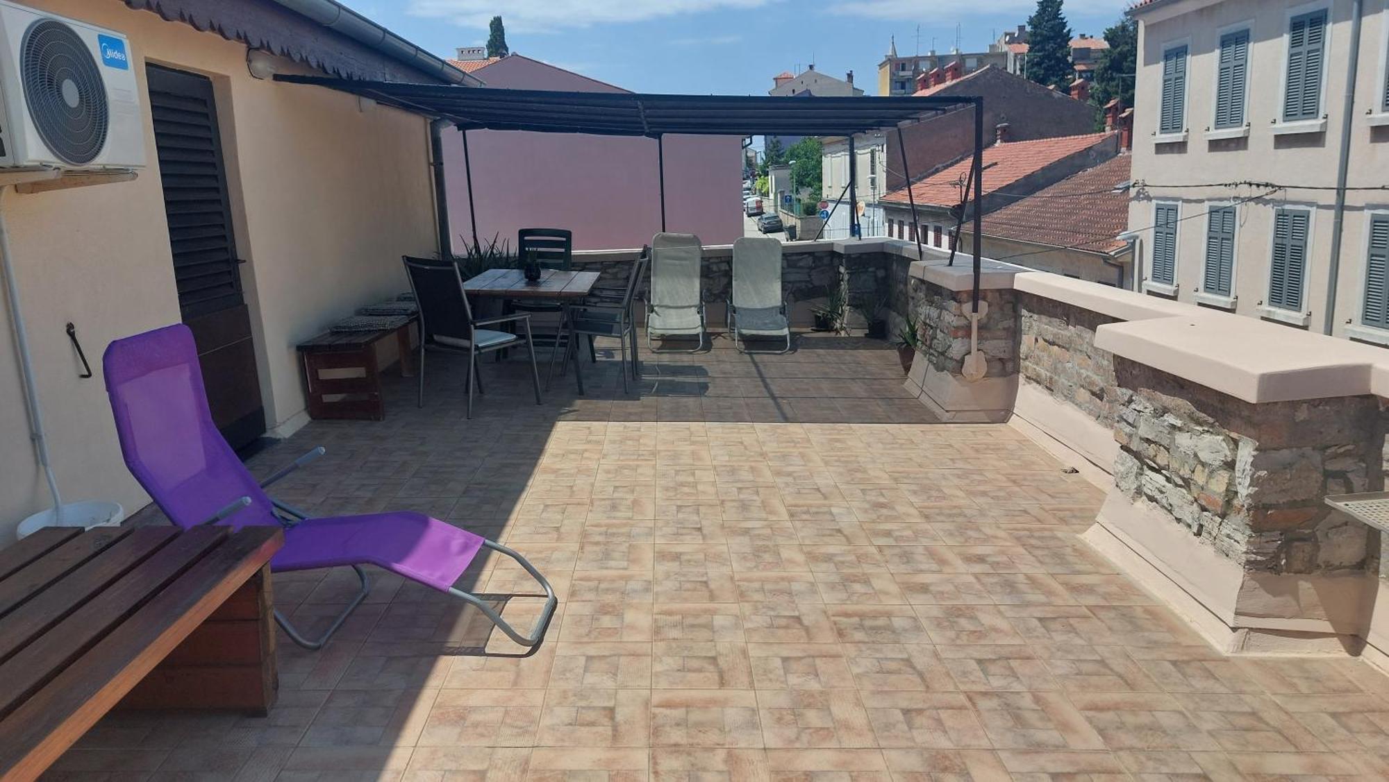 Apartment In Centre With Huge Terace Пула Екстериор снимка
