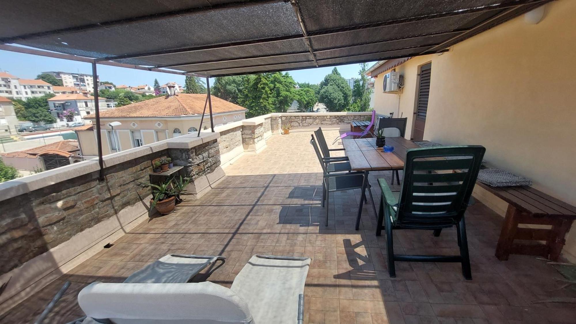 Apartment In Centre With Huge Terace Пула Екстериор снимка