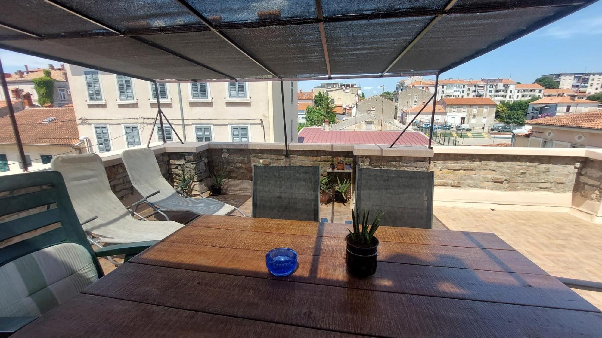 Apartment In Centre With Huge Terace Пула Екстериор снимка