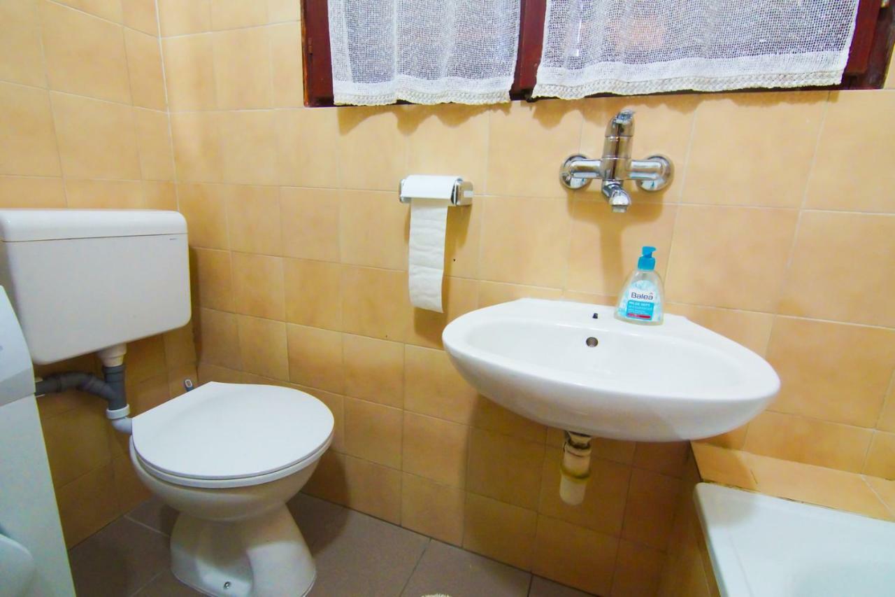 Apartment In Centre With Huge Terace Пула Екстериор снимка