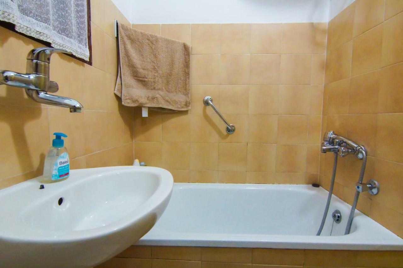 Apartment In Centre With Huge Terace Пула Екстериор снимка