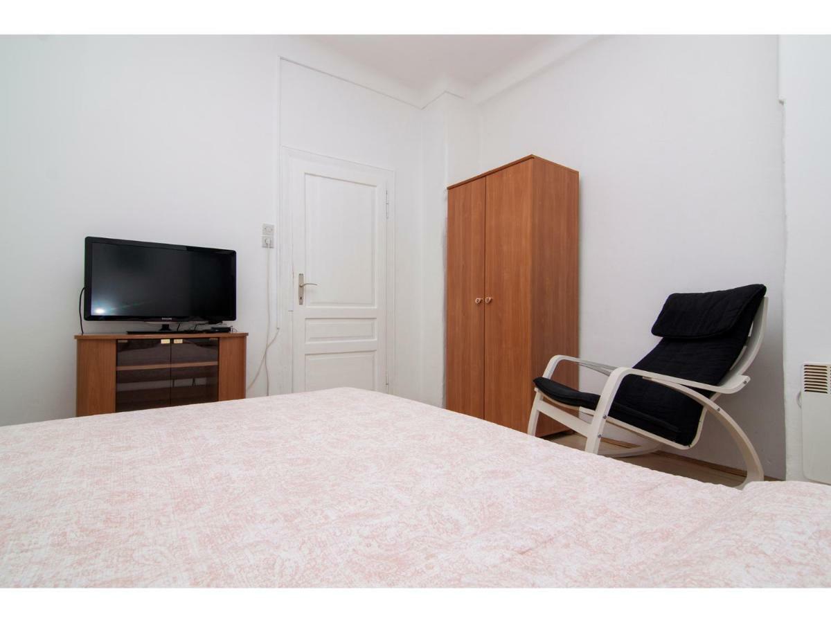 Apartment In Centre With Huge Terace Пула Екстериор снимка